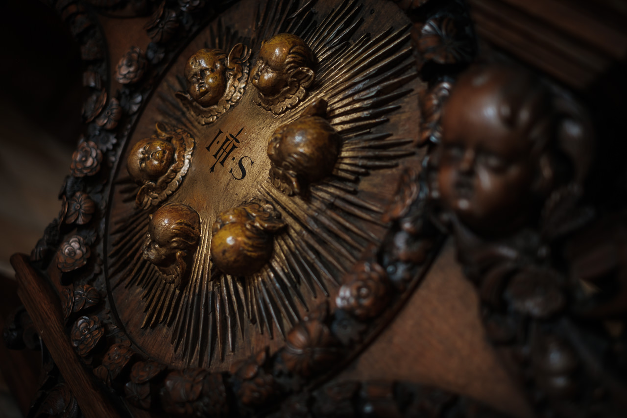 Table details (C) Southwark Cathedral